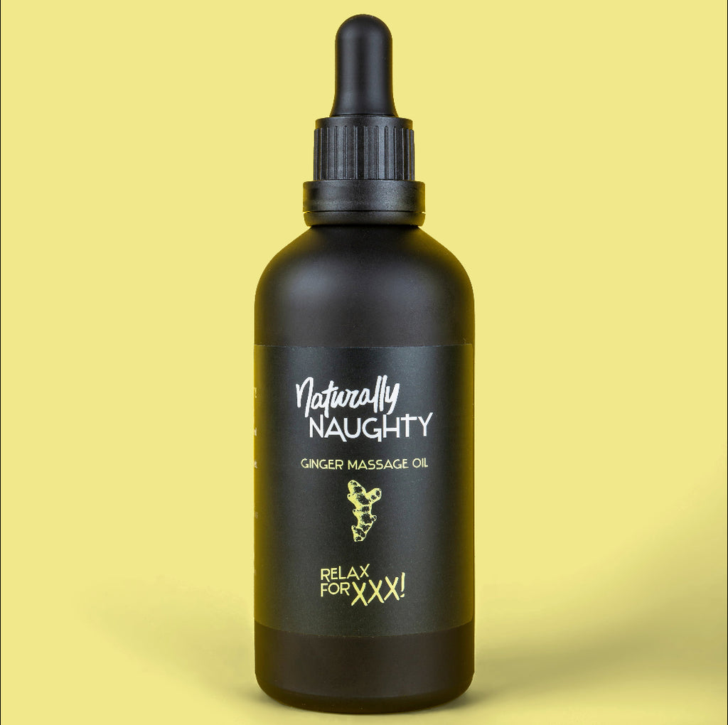 Flasche des natürlichen Ingwer-Massageöls 'Naturally Naughty' auf gelbem Hintergrund, Produktabbildung.